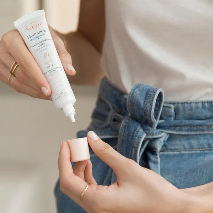 Avène HYDRANCE BB - Émulsion Hydratante Teintée Légère BB Lumière Radiance SPF30 - Visage - Peaux Normales à Mixtes, 40ml